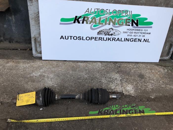 Gebruikte Cardanas links-voor (VWA) Opel Astra G Caravan (F35) 2.0 Di 16V Prijs € 24,99 Margeregeling aangeboden door Autosloperij Kralingen B.V.
