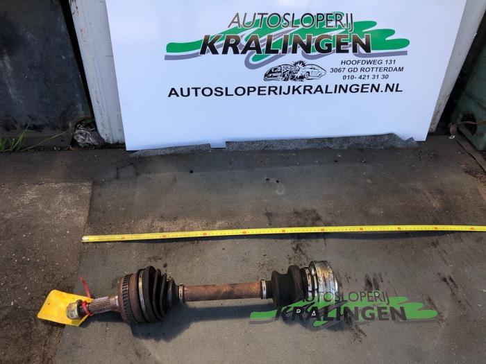 Gebruikte Steekas rechts-voor Mercedes Vito (638.0) 2.3 110D Prijs € 49,99 Margeregeling aangeboden door Autosloperij Kralingen B.V.