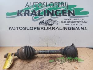 Gebruikte Aandrijfas links-voor Volkswagen Sharan (7M8/M9/M6) 2.0 Prijs € 49,99 Margeregeling aangeboden door Autosloperij Kralingen B.V.