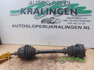 Gebruikte Aandrijfas rechts-voor Volkswagen Sharan (7M8/M9/M6) 2.8 VR6 Syncro Prijs € 49,99 Margeregeling aangeboden door Autosloperij Kralingen B.V.