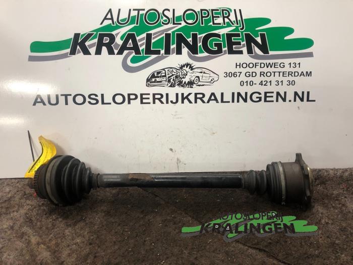 Gebruikte Steekas rechts-voor Volkswagen Passat (3B3) 2.5 TDI V6 24V Prijs € 24,99 Margeregeling aangeboden door Autosloperij Kralingen B.V.
