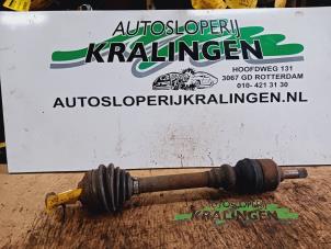 Gebruikte Aandrijfas links-voor Peugeot 306 (7A/C/S) 1.8i XT,ST Prijs € 24,99 Margeregeling aangeboden door Autosloperij Kralingen B.V.