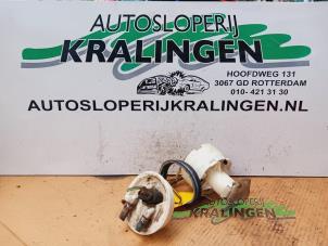 Gebruikte Benzinepomp Volkswagen Passat (3B2) 1.6 Prijs € 34,99 Margeregeling aangeboden door Autosloperij Kralingen B.V.