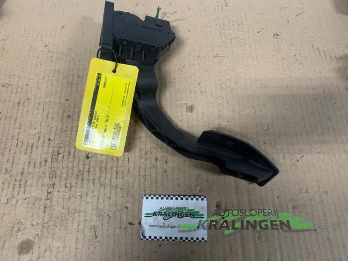 Gaspedaalpositie Sensor van een Fiat Punto II (188) 1.4 16V 2007