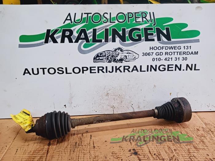 Gebruikte Aandrijfas links-achter Volkswagen Passat Variant 4Motion (3C5) 3.2 FSI V6 32V Prijs € 24,99 Margeregeling aangeboden door Autosloperij Kralingen B.V.