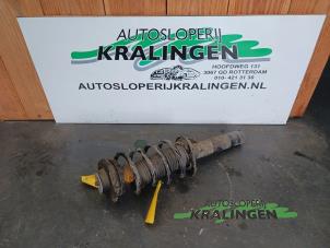 Gebruikte Schokdemper links-voor Volkswagen Passat Variant 4Motion (3C5) 3.2 FSI V6 32V Prijs € 49,99 Margeregeling aangeboden door Autosloperij Kralingen B.V.