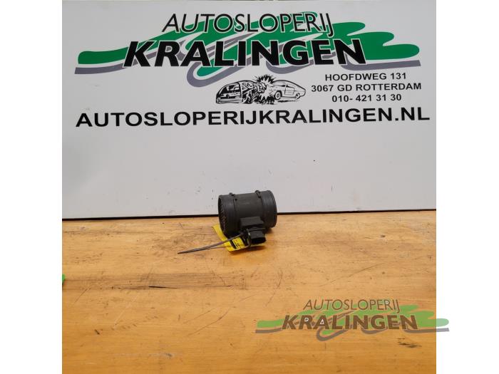 Gebruikte Luchtmassameter Opel Astra H SW (L35) 1.9 CDTi 120 Prijs € 25,00 Margeregeling aangeboden door Autosloperij Kralingen B.V.