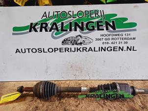 Gebruikte Aandrijfas links-voor Renault Clio III (BR/CR) 1.5 dCi 85 Prijs € 24,99 Margeregeling aangeboden door Autosloperij Kralingen B.V.