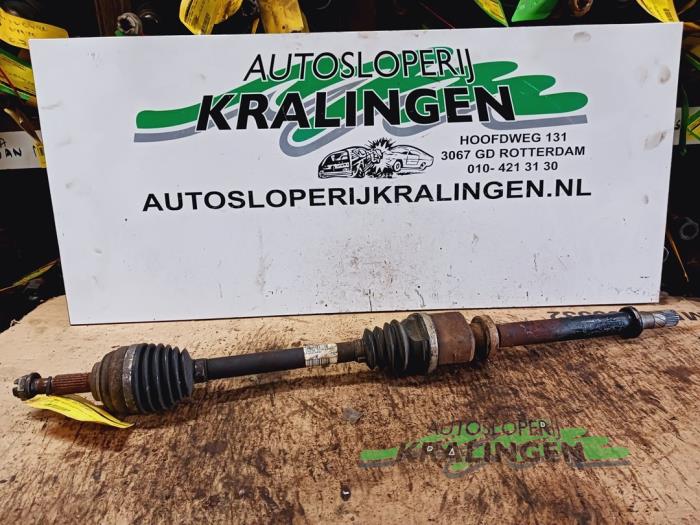Gebruikte Steekas rechts-voor Renault Clio III (BR/CR) 1.5 dCi 85 Prijs € 24,99 Margeregeling aangeboden door Autosloperij Kralingen B.V.