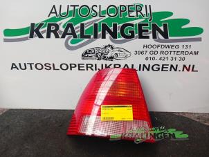 Gebruikte Achterlicht links Volkswagen Bora (1J2) 1.6 Prijs € 25,00 Margeregeling aangeboden door Autosloperij Kralingen B.V.