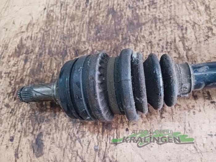 Gebruikte Aandrijfas links-voor Volvo V70 (GW/LW/LZ) 2.5 10V Prijs € 24,99 Margeregeling aangeboden door Autosloperij Kralingen B.V.