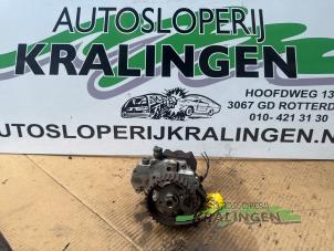 Gebruikte Dieselpomp Peugeot 206 (2A/C/H/J/S) 1.4 HDi Prijs € 100,00 Margeregeling aangeboden door Autosloperij Kralingen B.V.