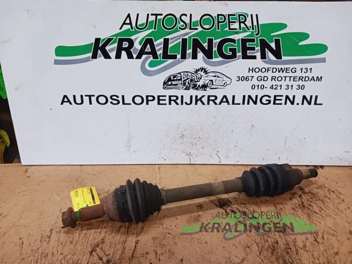 Gebruikte Aandrijfas links-voor Mazda 2 (NB/NC/ND/NE) 1.25 16V Prijs € 24,99 Margeregeling aangeboden door Autosloperij Kralingen B.V.
