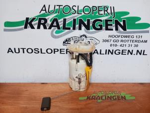 Gebruikte Benzinepomp Renault Scénic II (JM) 2.0 16V Prijs € 50,00 Margeregeling aangeboden door Autosloperij Kralingen B.V.