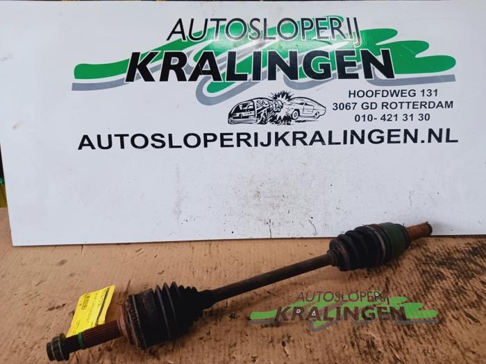 Gebruikte Aandrijfas links-voor Toyota Yaris (P1) 1.0 16V VVT-i Prijs € 24,99 Margeregeling aangeboden door Autosloperij Kralingen B.V.