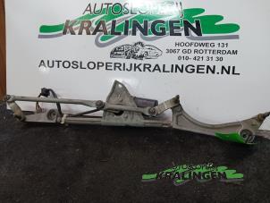 Gebruikte Ruitenwissermotor voor Mercedes C (W203) 2.2 C-220 CDI 16V Prijs € 100,00 Margeregeling aangeboden door Autosloperij Kralingen B.V.