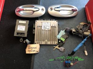 Gebruikte Slotenset Kia Carnival 2 (FIB/FLD) 2.9 HPDi 16V Prijs € 250,00 Margeregeling aangeboden door Autosloperij Kralingen B.V.