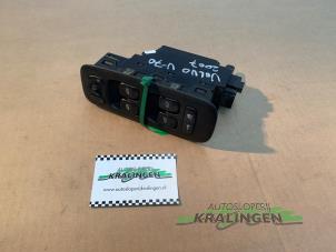 Gebruikte Raam schakelaar elektrisch Volvo V70 (SW) 2.4 D5 20V Prijs € 24,99 Margeregeling aangeboden door Autosloperij Kralingen B.V.