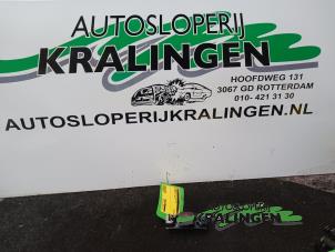 Gebruikte Paniekverlichtings Schakelaar Ford Mondeo III Wagon 2.0 TDCi/TDDi 115 16V Prijs € 19,99 Margeregeling aangeboden door Autosloperij Kralingen B.V.