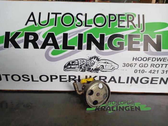 Gebruikte Pomp Servo Ford Fiesta 5 (JD/JH) 1.4 TDCi Prijs € 50,00 Margeregeling aangeboden door Autosloperij Kralingen B.V.