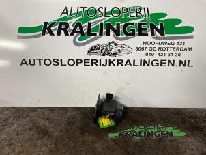 Gebruikte Luchtmassameter Volkswagen Bora (1J2) 1.6 Prijs € 25,00 Margeregeling aangeboden door Autosloperij Kralingen B.V.