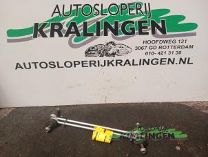 Gebruikte Stabilisatorstang voor Peugeot 206 SW (2E/K) 1.6 16V Prijs € 20,00 Margeregeling aangeboden door Autosloperij Kralingen B.V.