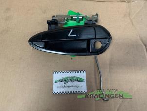 Gebruikte Handgreep Fiat Punto II (188) 1.3 JTD 16V Prijs € 19,99 Margeregeling aangeboden door Autosloperij Kralingen B.V.