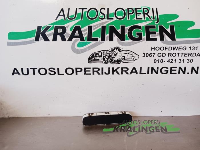 Gebruikte Display Interieur Chevrolet Spark 1.0 16V Bifuel Prijs € 50,00 Margeregeling aangeboden door Autosloperij Kralingen B.V.