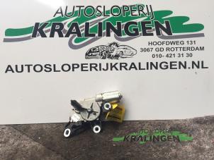 Gebruikte Ruitenwissermotor achter Volkswagen Fox (5Z) 1.2 Prijs € 35,00 Margeregeling aangeboden door Autosloperij Kralingen B.V.