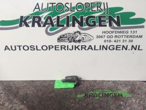 Gebruikte Ruitensproeierpomp voor Volkswagen Fox (5Z) 1.2 Prijs € 20,00 Margeregeling aangeboden door Autosloperij Kralingen B.V.