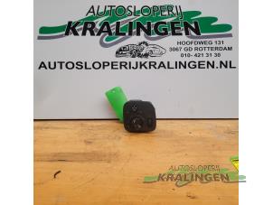 Gebruikte Schakelaar Licht Mercedes C Combi (S203) 2.2 C-200 CDI 16V Prijs € 25,00 Margeregeling aangeboden door Autosloperij Kralingen B.V.