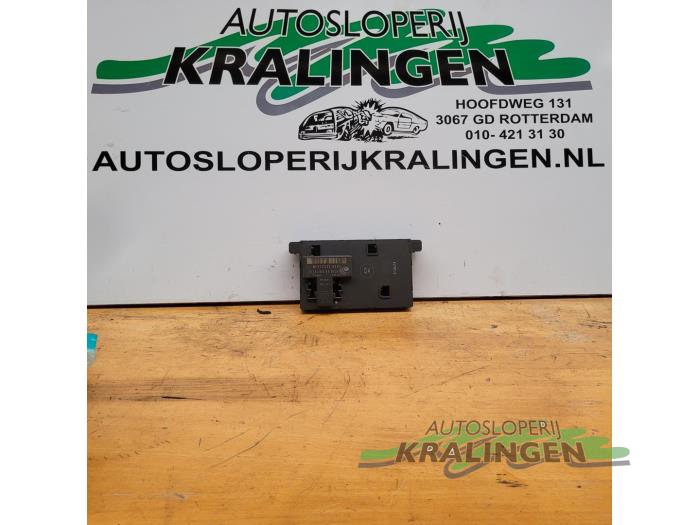 Gebruikte Comfort Module Mercedes C Combi (S203) 2.2 C-200 CDI 16V Prijs € 50,00 Margeregeling aangeboden door Autosloperij Kralingen B.V.