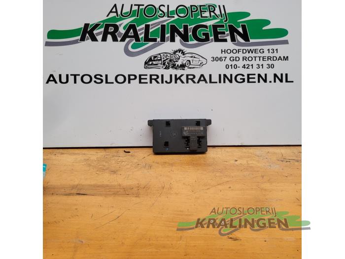 Gebruikte Comfort Module Mercedes C Combi (S203) 2.2 C-200 CDI 16V Prijs € 50,00 Margeregeling aangeboden door Autosloperij Kralingen B.V.
