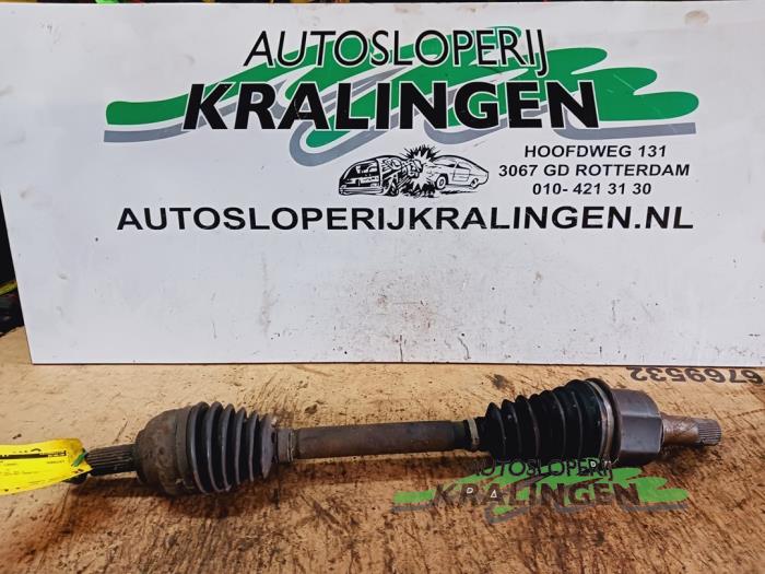 Gebruikte Steekas links-voor Renault Scénic II (JM) 1.9 dCi 120 Prijs € 24,99 Margeregeling aangeboden door Autosloperij Kralingen B.V.