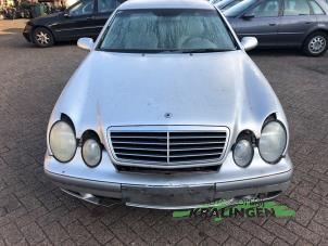 Gebruikte Koplamp links Mercedes CLK (C208) 2.0 200 16V Prijs € 49,99 Margeregeling aangeboden door Autosloperij Kralingen B.V.