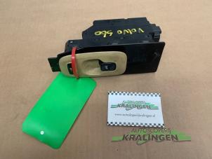 Gebruikte Raam schakelaar elektrisch Volvo S60 I (RS/HV) 2.5 T 20V Prijs € 25,00 Margeregeling aangeboden door Autosloperij Kralingen B.V.