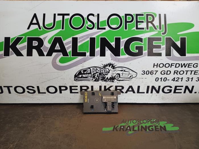 Gebruikte Comfort Module Mercedes C (W203) 2.0 C-180 16V Prijs € 50,00 Margeregeling aangeboden door Autosloperij Kralingen B.V.