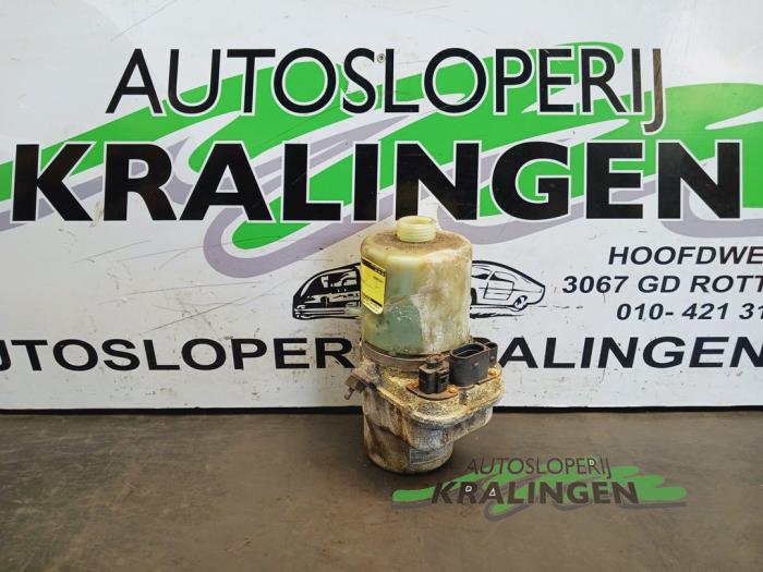 Gebruikte Pomp Servo Seat Ibiza III (6L1) 1.4 TDI 80 Prijs € 100,00 Margeregeling aangeboden door Autosloperij Kralingen B.V.
