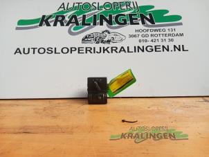 Gebruikte Licht Schakelaar Opel Corsa C (F08/68) 1.3 CDTi 16V Prijs € 25,00 Margeregeling aangeboden door Autosloperij Kralingen B.V.