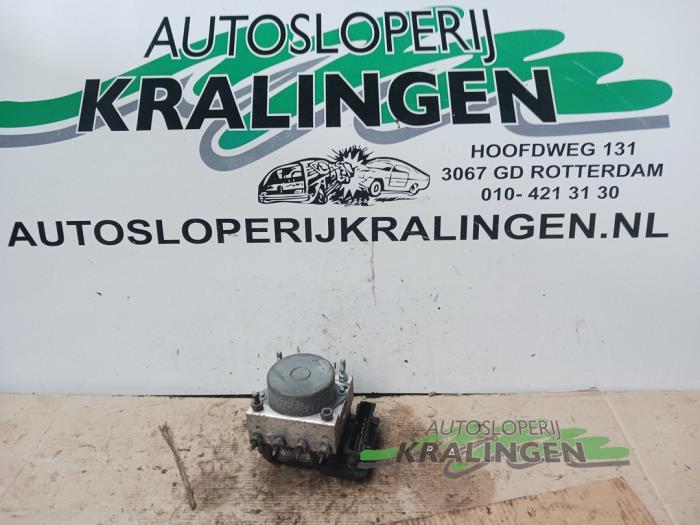 Gebruikte ABS Pomp Renault Clio III Estate/Grandtour (KR) 1.2 16V TCE 100 Prijs € 9,99 Margeregeling aangeboden door Autosloperij Kralingen B.V.