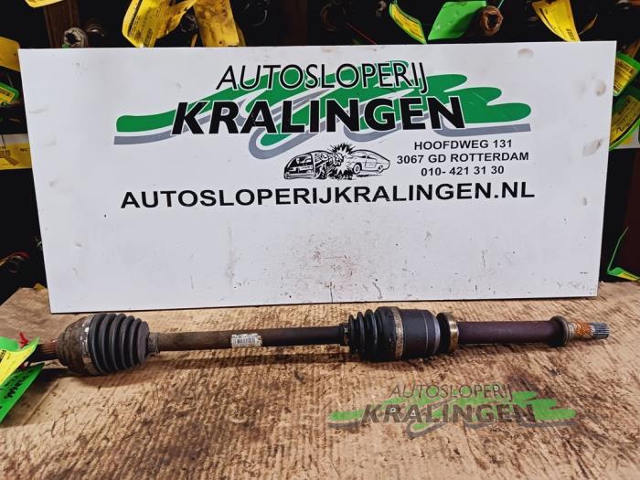 Gebruikte Aandrijfas rechts-voor Renault Clio III Estate/Grandtour (KR) 1.2 16V TCE 100 Prijs € 24,99 Margeregeling aangeboden door Autosloperij Kralingen B.V.