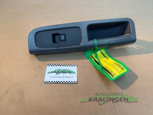 Gebruikte Ruit schakelaar elektrisch Volvo V50 (MW) 2.0 D 16V Prijs € 25,00 Margeregeling aangeboden door Autosloperij Kralingen B.V.