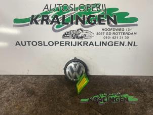 Gebruikte Kofferdeksel Handgreep Volkswagen Golf V (1K1) 1.4 FSI 16V Prijs € 25,00 Margeregeling aangeboden door Autosloperij Kralingen B.V.