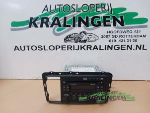 Gebruikte Radio CD Speler Volvo V70 (SW) 2.4 D5 20V Prijs € 49,99 Margeregeling aangeboden door Autosloperij Kralingen B.V.