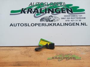 Gebruikte Knipperlicht Schakelaar Opel Corsa C (F08/68) 1.0 12V Twin Port Prijs € 25,00 Margeregeling aangeboden door Autosloperij Kralingen B.V.