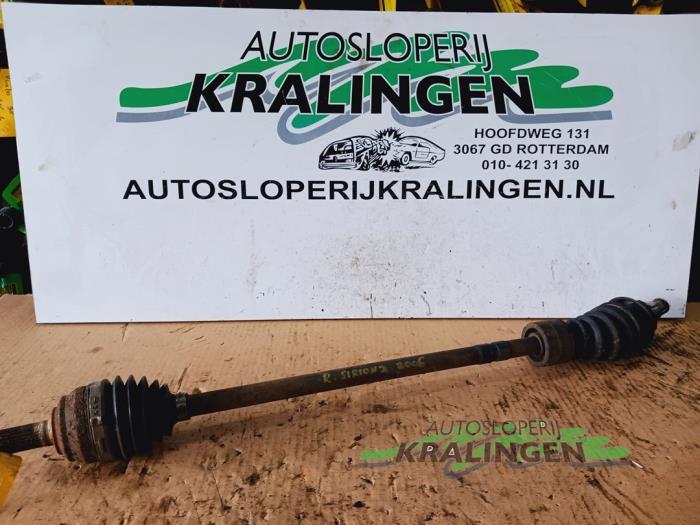 Gebruikte Steekas rechts-voor Daihatsu Sirion 2 (M3) 1.3 16V DVVT Prijs € 24,99 Margeregeling aangeboden door Autosloperij Kralingen B.V.