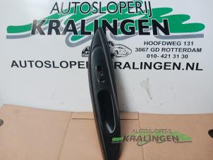 Gebruikte Schakelaar Elektrisch Raam Hyundai H-1/H-200 2.5 Tdi Prijs € 9,99 Margeregeling aangeboden door Autosloperij Kralingen B.V.