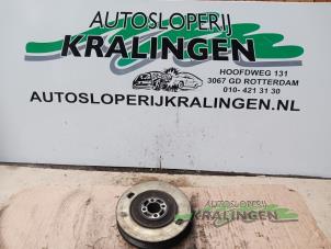 Gebruikte Krukas Poelie Opel Astra H (L48) 1.9 CDTi 100 Prijs € 24,94 Margeregeling aangeboden door Autosloperij Kralingen B.V.