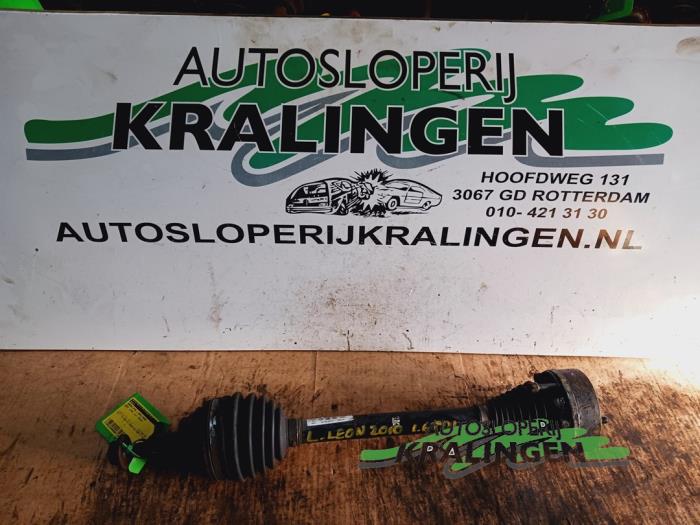 Gebruikte Steekas links-voor Seat Leon (1P1) 1.6 TDI 16V 105 Prijs € 24,99 Margeregeling aangeboden door Autosloperij Kralingen B.V.