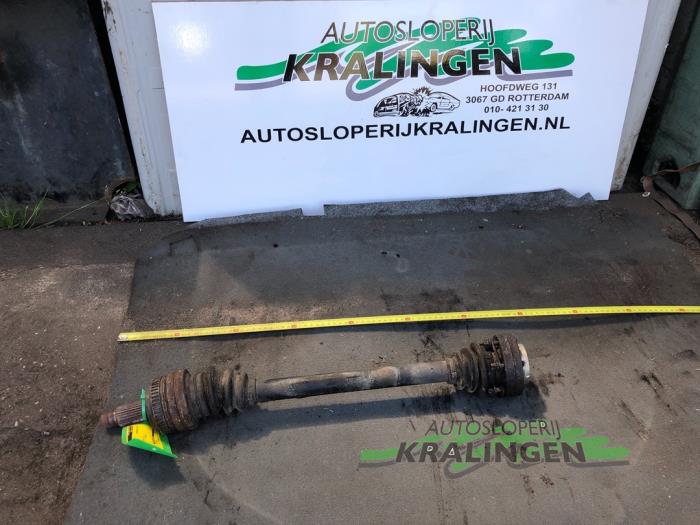 Gebruikte Steekas links-achter BMW 3 serie (E46/4) 318i Prijs € 24,99 Margeregeling aangeboden door Autosloperij Kralingen B.V.
